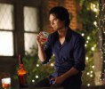 /album/a6-novych-obrazkov-k-3x01-the-birthday/damon-glass-jpg/